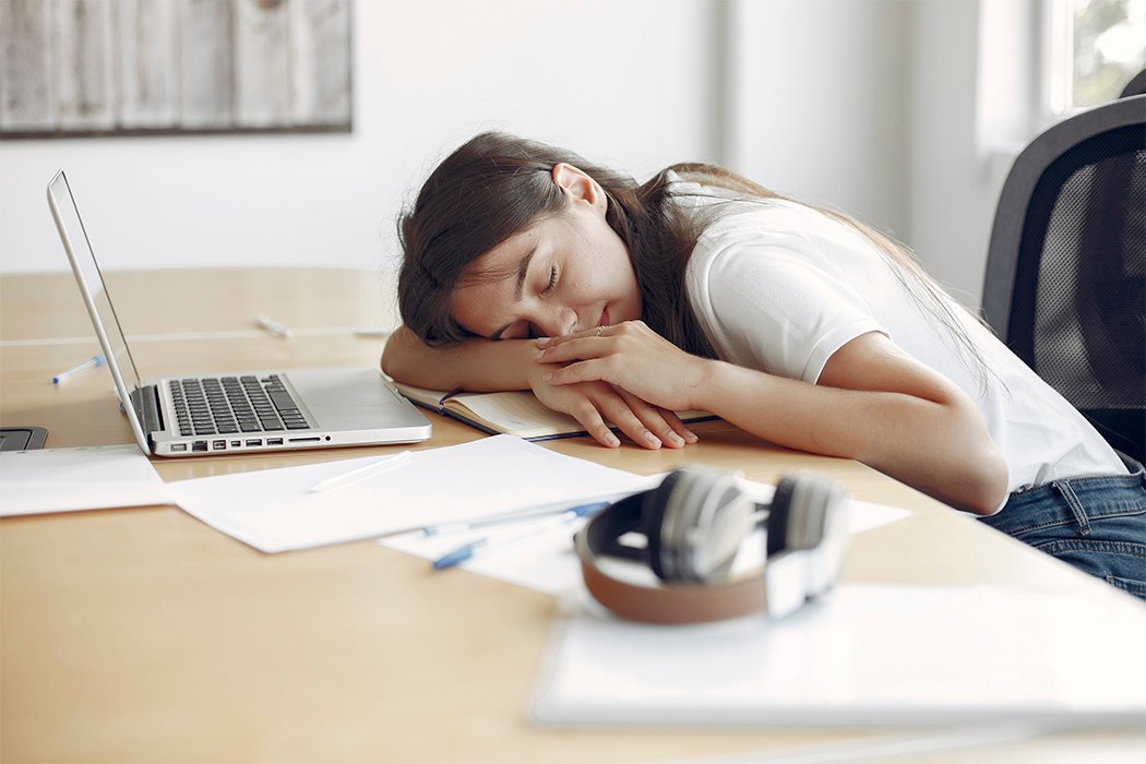 ¿Te quedarías dormido en medio de una conversación?